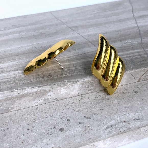 NEW~ Anthropologie Adina Eden Solid Triple Wave On The Ear Stud Gold Earring - Picture 4 of 8